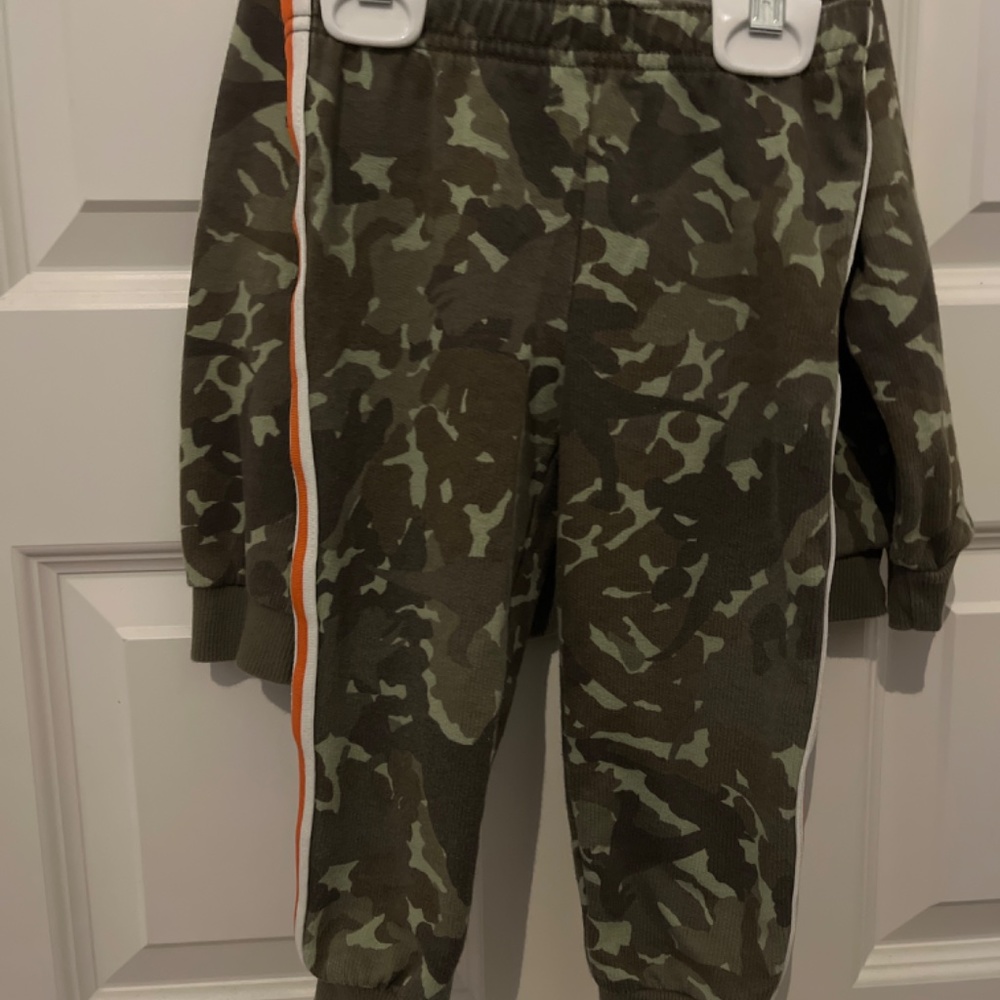 Jogging Suit - Picture 7 of 8